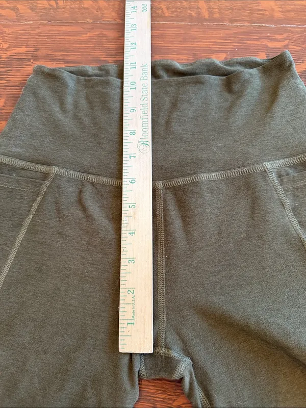 Beyond Yoga Olive Green cropped leggings size medium - Image 7
