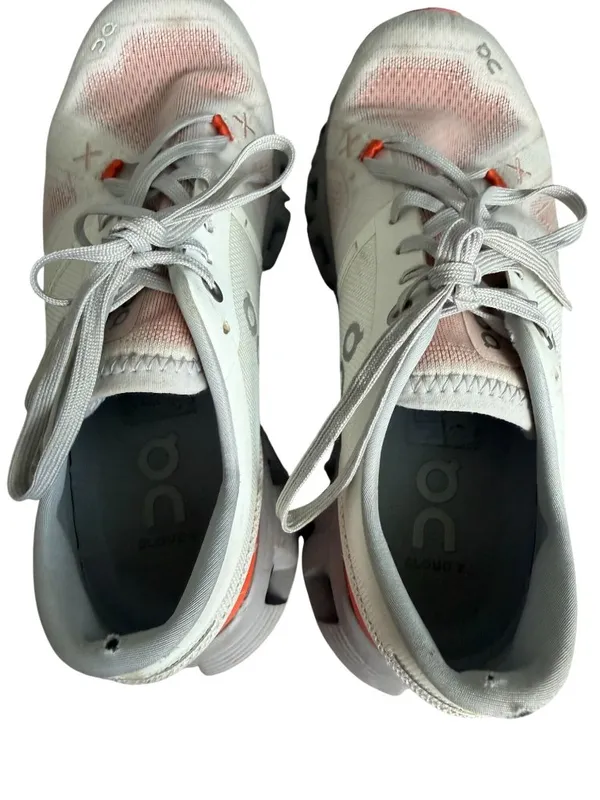 ON Cloud Women’s Gray Orange Sneakers Size 6.5 - Image 5