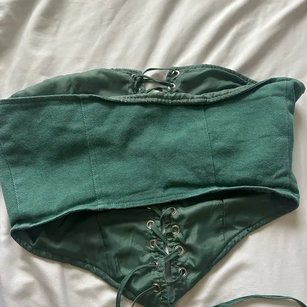 LIONESS Stylish Green Lace-Up Corset Top - Image 4