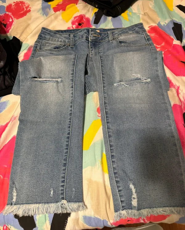 Ripped Jeans - Image 2