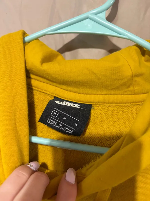 Nike sweatshirt - Image 2