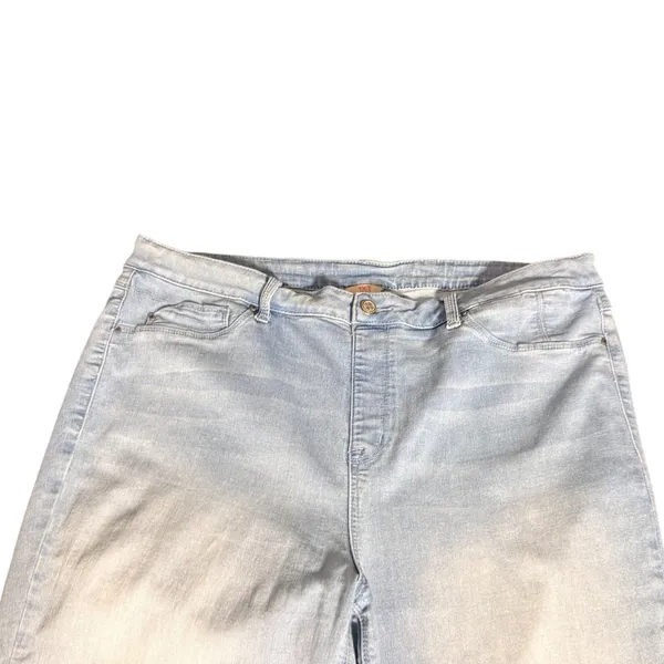 Laurie Felt Silky Denim Flare Jeans 1X Tall Light Wash Wide Hem Pockets - Image 3