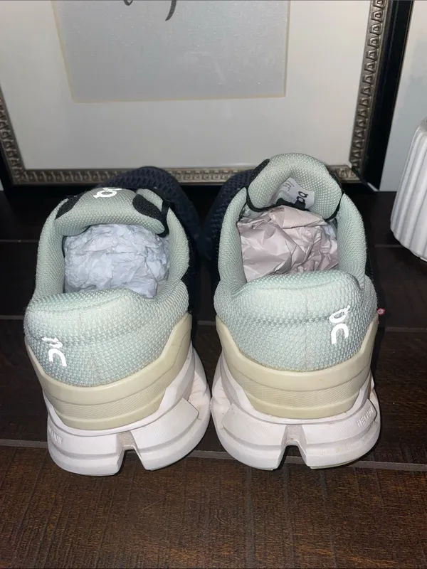 On Cloud Cloudflyer Running Shoes / Sneakers size 9 - Image 8