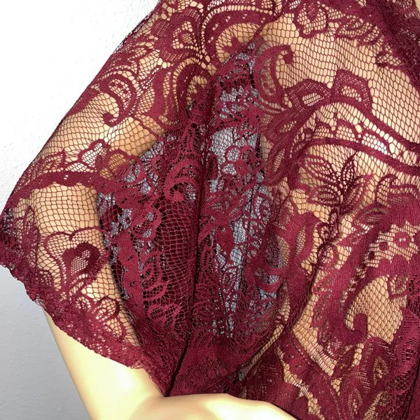 Emerette Burgundy / Wine Colored Lace Short Sleeved Kimono Size Small - Image 5