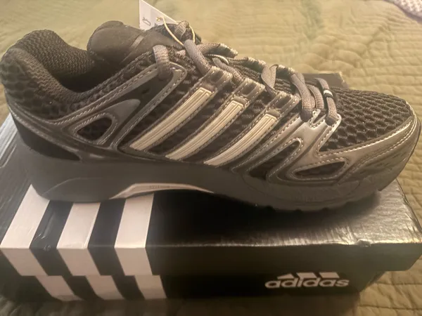 Adidas Adistar Controls Grey and Black Size 7.5Women - Image 2