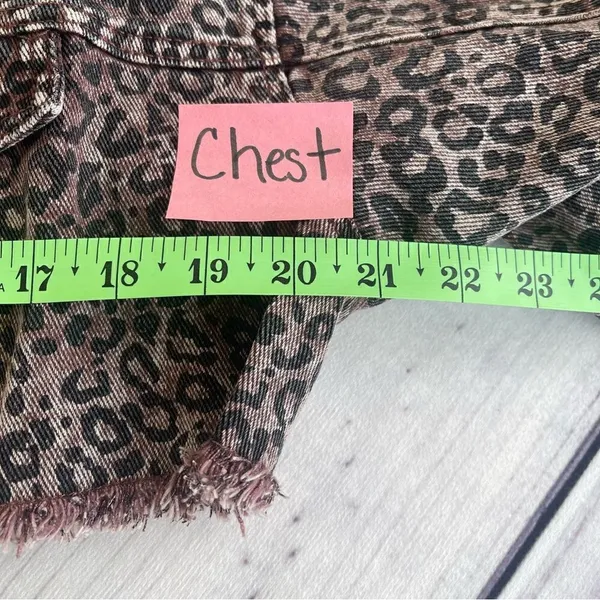 HyFve Cropped Animal Print Distressed‎ Denim Jacket Women’s large - Image 7