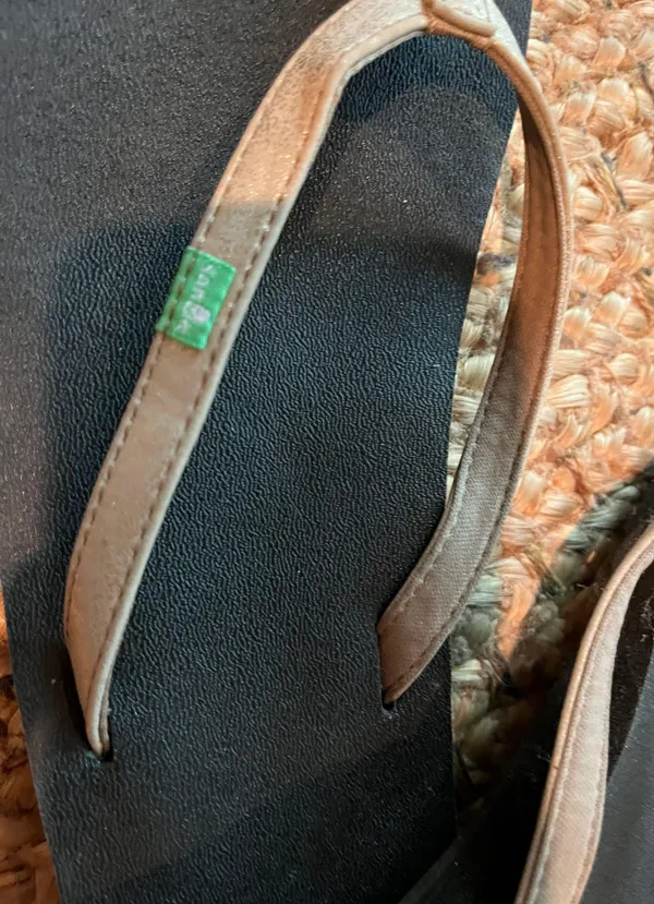 Shiny strapped flip flops Black Size 9 - Image 3
