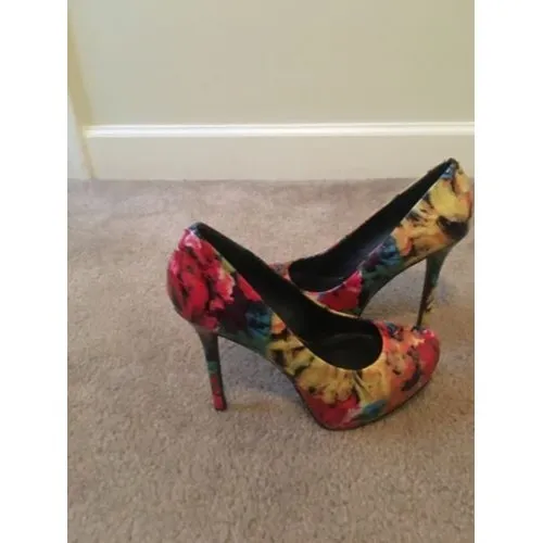 Steve Madden Women's Patent Faux Leather Colorful Floral Heels Pumps Size 9 - Image 5