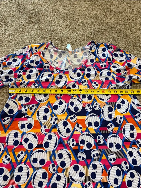 LuLaRoe The Nightmare Before Christmas Women’s Short Sleeve Tunic Size XL - Image 4