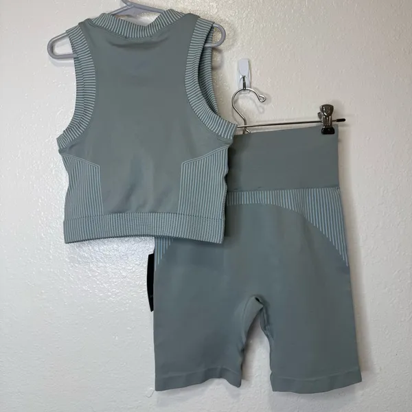 Bailey/44 Sport Set Grey Ribbed Cropped Tank and Matching Bike Shorts Size Small - Image 9
