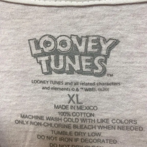 Looney Tunes Bugs Bunny Evolution of an Icon Tshirt size Extra Large - Image 4