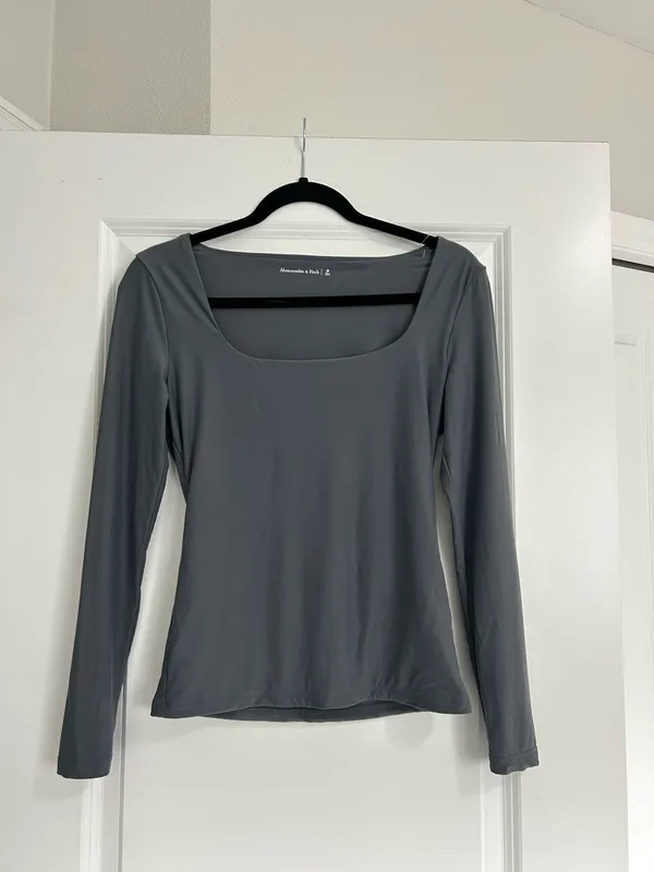 New Abercrombie and Fitch Soft Matte Seamless Long-Sleeve Squareneck Top Medium - Image 2