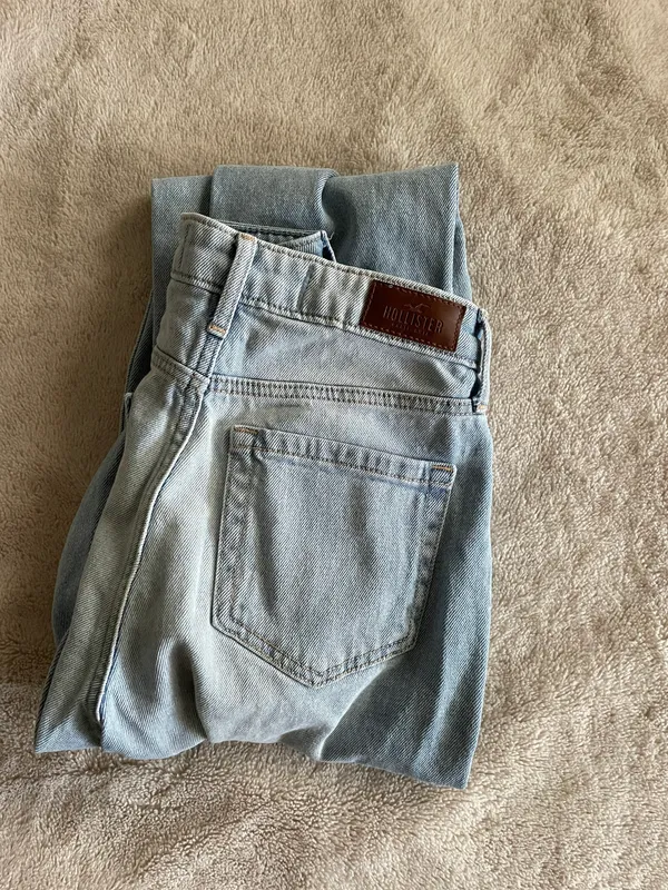 Hollister Light Wash Ripped Jeans - Image 2