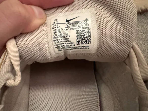 Nike sneakers - Image 4