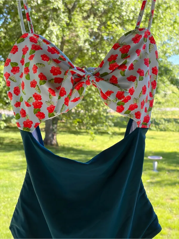 Cupshe NWOT Has Liner One Piece Cut Out Swimsuit M Cherries Travel Beach Cruise - Image 3