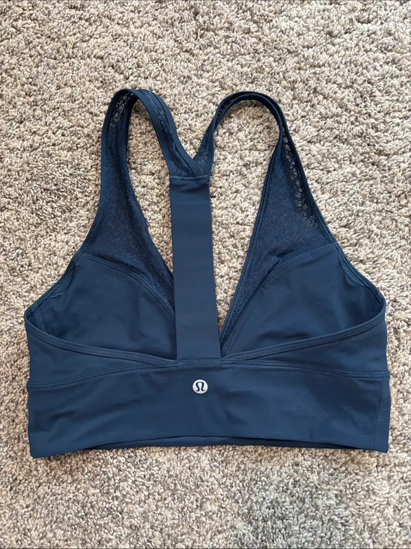 Lululemon Twist & Train Bra size 6 - Image 2