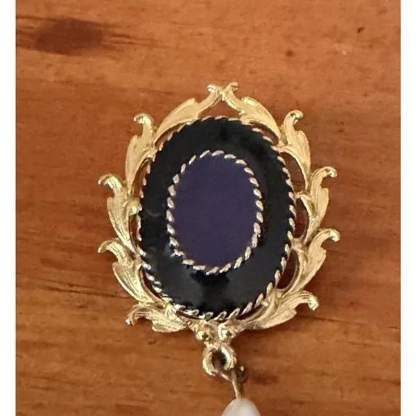 Vintage Victorian Revival Faux Onyx Pearl Drop Brooch Gold Tone Filigree Pin - Image 4