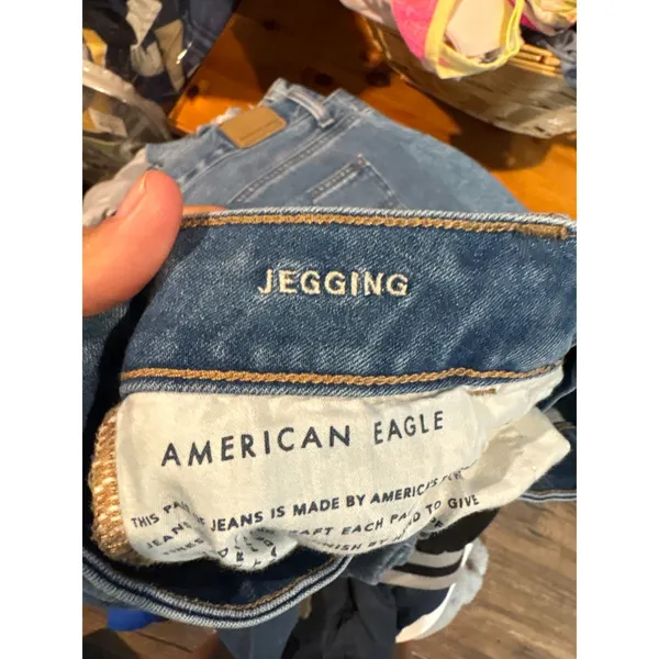 American Eagle medium wash Jegging jeans - Image 5