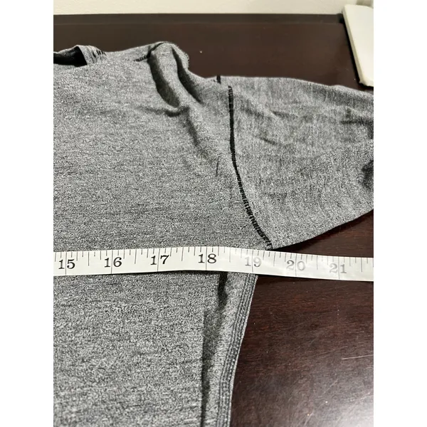 Lululemon Gray Long Sleeve Athletic Top Thumbholes V Neck Women's - Image 4