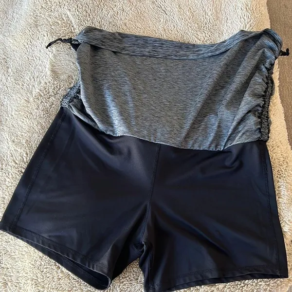 The Great Brisas Athletic Skort black and gray, cinches at sides, great for running - Image 6
