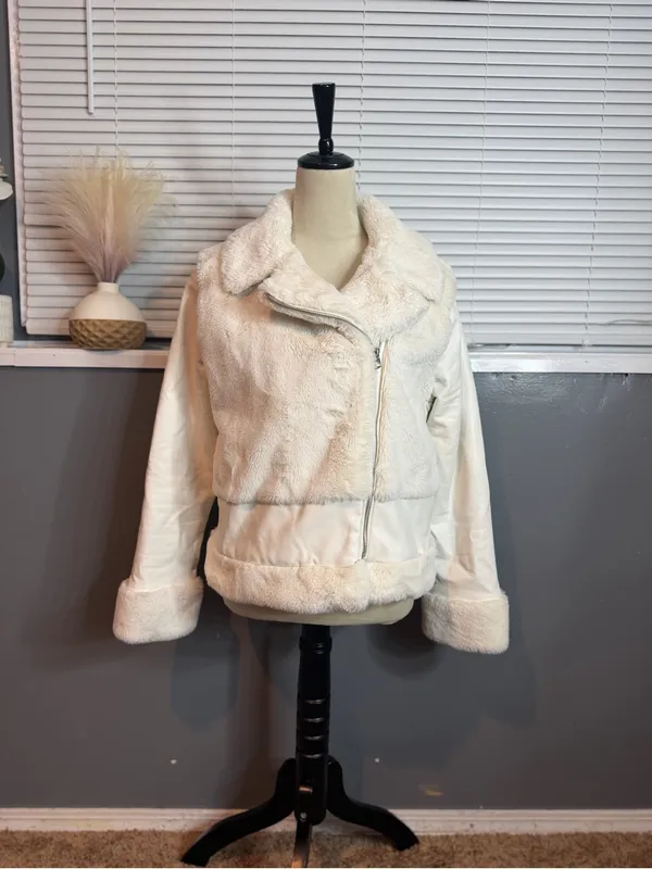 Nine West Cream Faux Fur Moto Jacket Size Small - Image 4