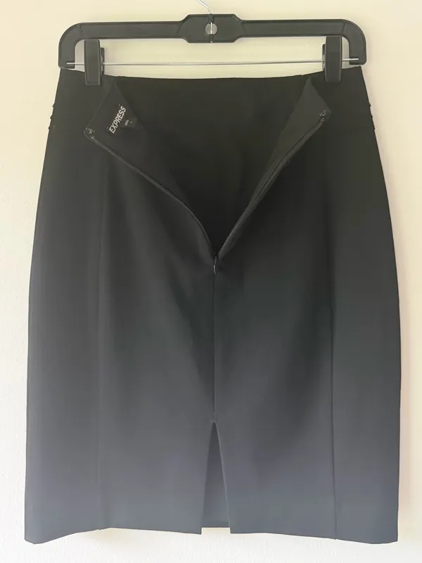 Express Sleek Black Pencil Skirt - Image 7