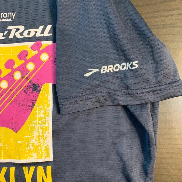 Brooks Rock‎ n Roll Marathon Series Brooklyn Half Marathon Womens M T-Shirt - Image 6