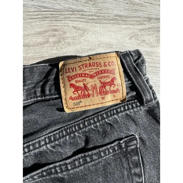 Levis 501 Black‎ Cutoff Shorts Pre OwnedJunior Size 32 - Image 4