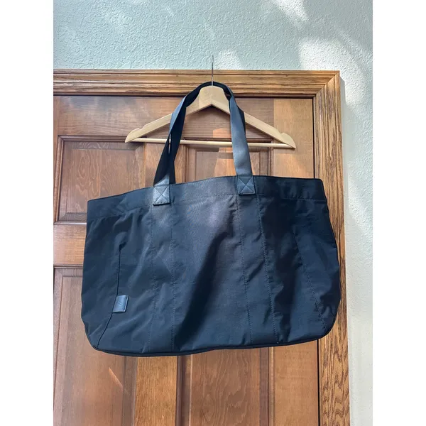 LOJEL Niru City Tote in Black - Image 5