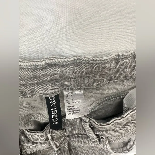 H&M Gray Frayed Hem Jean Shorts size 6 - Image 4