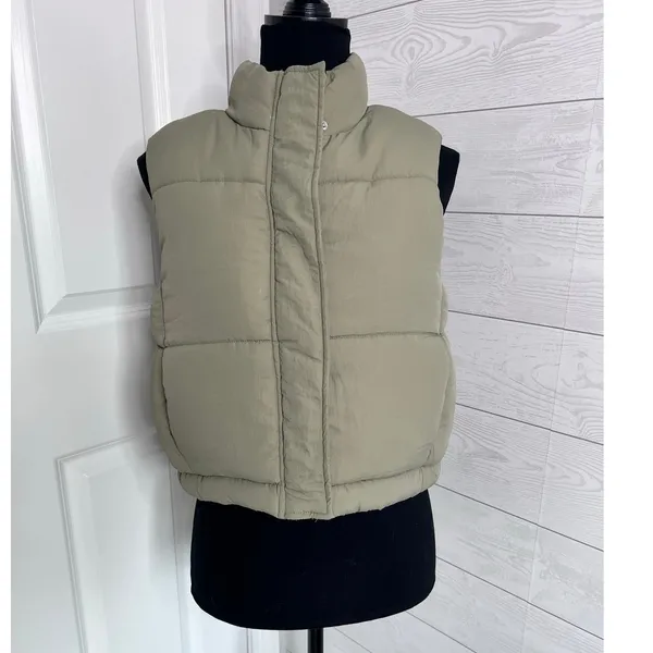Ci Sono women's sage green padded crop vest gorpcore activewear Size medium - Image 2