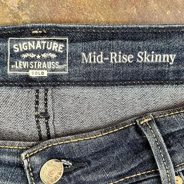Signature Levi Strauss Gold Mid-Rise Skinny Distressed Jeans 12S - Image 7