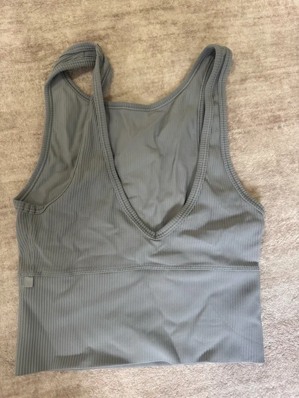 lululemon power pivot tank top size 2 - Image 3