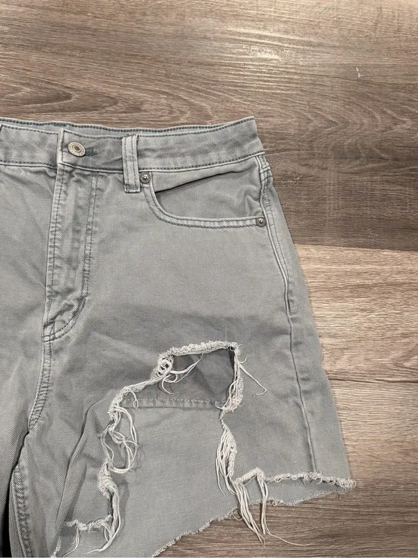 American Eagle Women’s Grey Denim Distressed Cut Off High Rise Mom Short Size 8 - Image 2