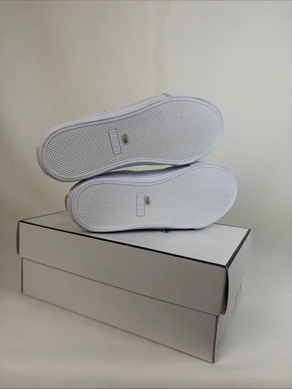 GUESS Women's Loven Casual Lace-Up Sneakers White Gold New in Box - Image 4