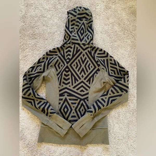 Lululemon women’s size 4 jacket - Image 5