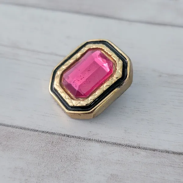 Vintage Clip On Earrings Pink & Gold Tone - Fair Condition - Image 4