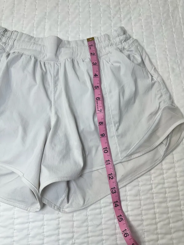 Lululemon Athletica Cream Women's Athletic Shorts - Elastic Waist in Size 12 - Image 4