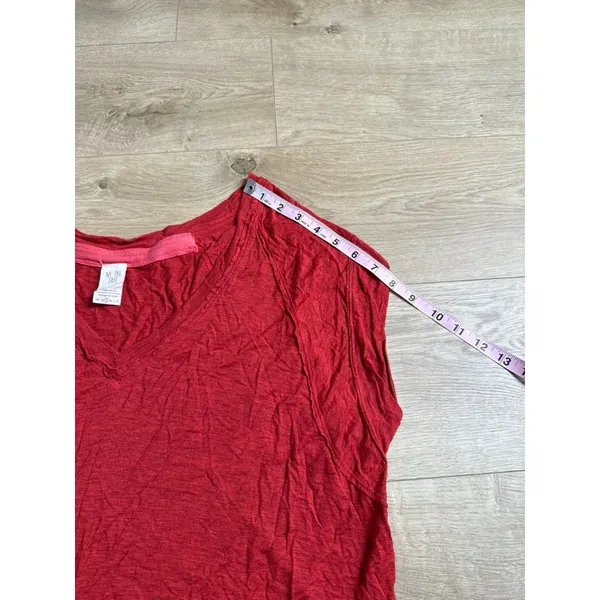 EUC Womens red We the Free Free People sleeveless V-neck‎ top layered hem size S - Image 6