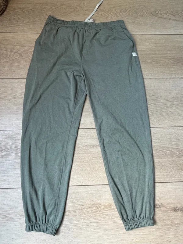 Vuori Boyfriend Jogger Sage Green Drawstring Sweat Pants Size Medium - Image 5