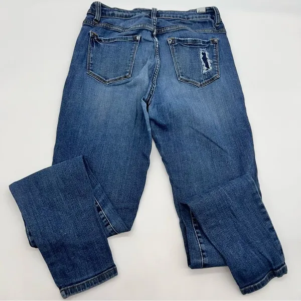 KanCan Estilo Style Women's Medium Wash Straight Leg Ankle Length Distress Jeans - Image 2