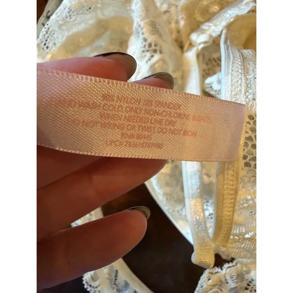 Candie's Lace Bralette Women Medium Ivory Strappy V Neck Wireless Intimates Sexy - Image 9
