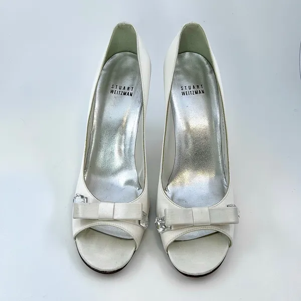 Stuart Weitzman‎ Ivory Satin Peep Toe Crystal Bow Bridal Pumps 8.5 M Party - Image 5