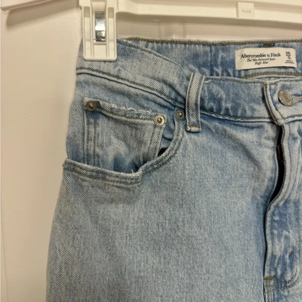 Abercrombie & Fitch The 90’s Relaxed Jean High Rise Blue Light Wash Size 25 Long - Image 3
