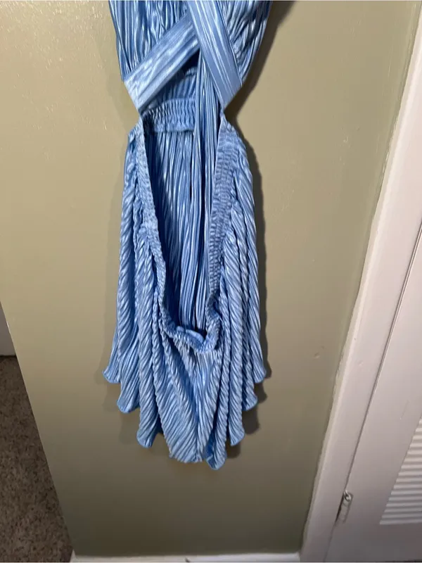 Women’s Sz Large Romper Halter Neck Deep V-Neck Light Blue Pleated Plisse Ruffle - Image 7