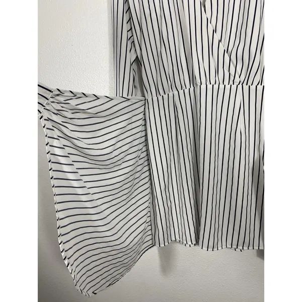 Abercrombie & Fitch White and Black Striped Wrap Mini Dress Size MT - Image 9