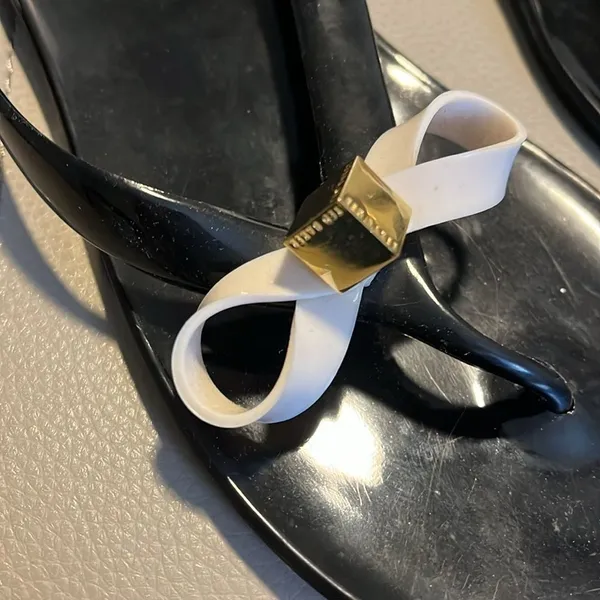 TED BAKER London Black rafeek‎ bow gold cube jelly Sandals sz 5 - Image 4