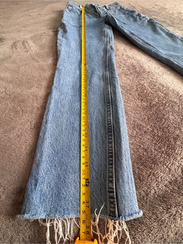 Abercrombie & Fitch A&F Mom Jeans 25R 0R Light Wash Raw Hem - Image 6