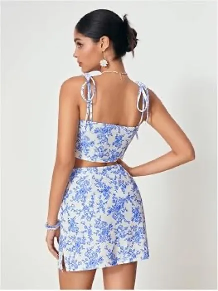 WDIRARA Blue White Floral 2 Piece Tie Strap Crop Top Mini Skirt Set Small - Image 2