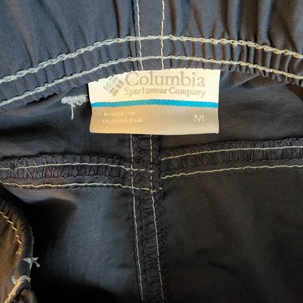 Columbia shorts. Women size medium. Blue - Image 4
